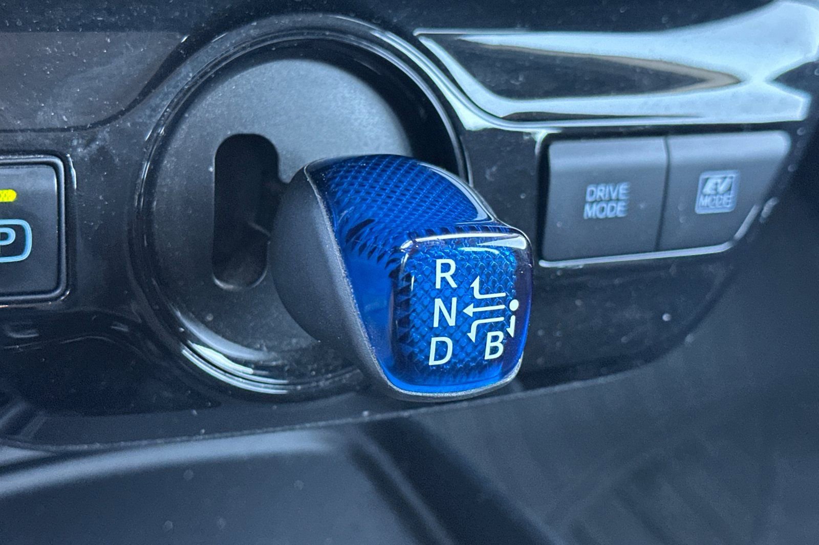 Used 2020 Toyota Prius LE FWD image 21