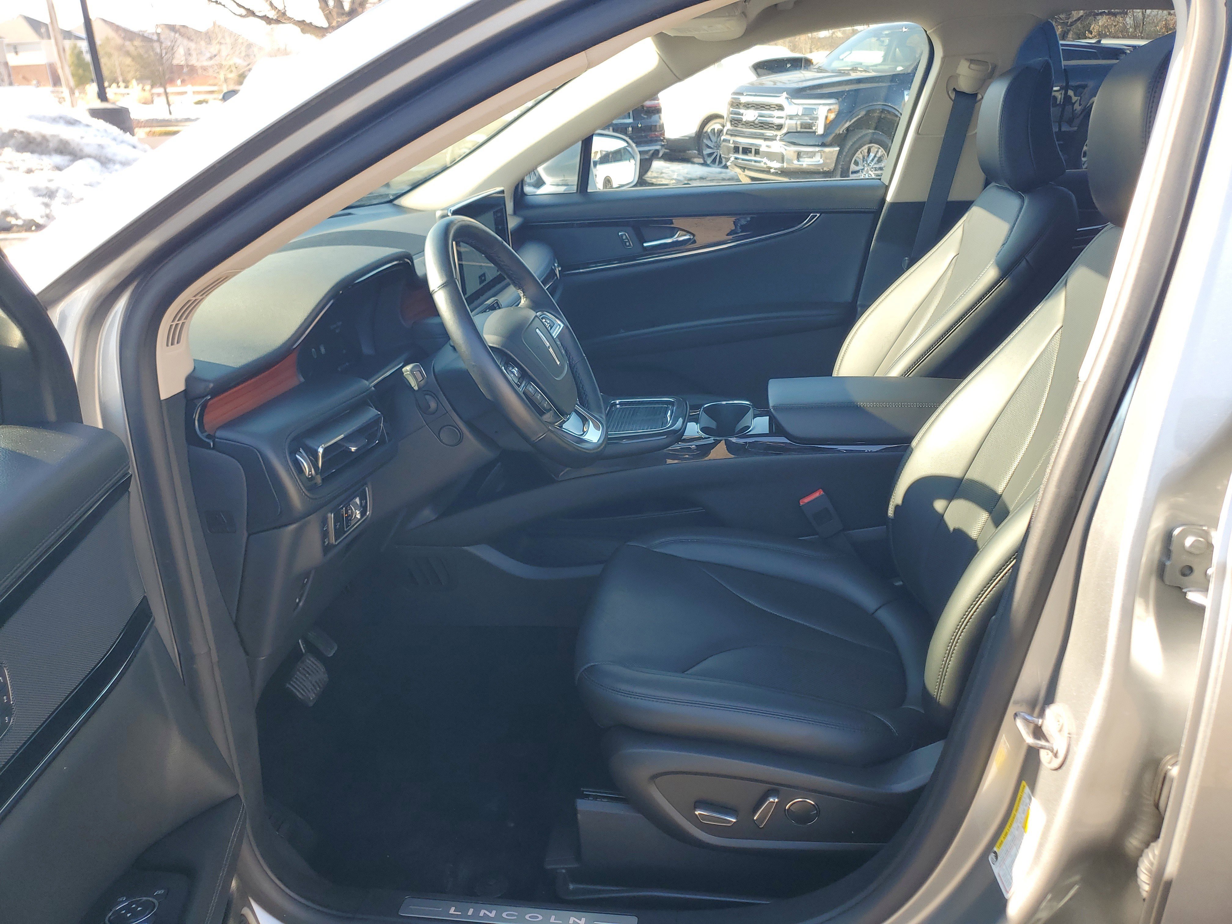 Used 2023 Lincoln Nautilus Reserve image 12