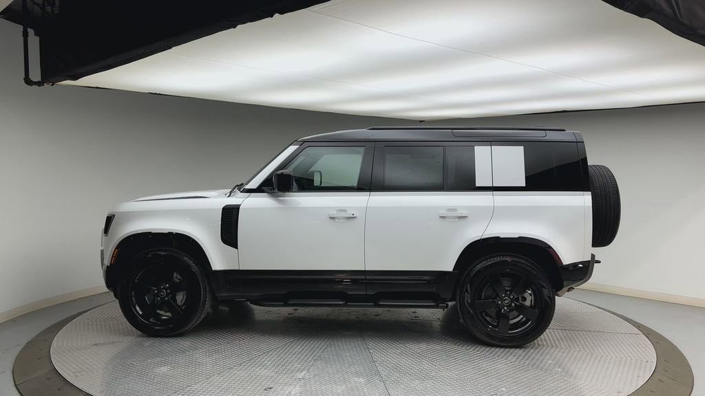 Certified 2025 Land Rover Defender 110 X-Dynamic SE image 5