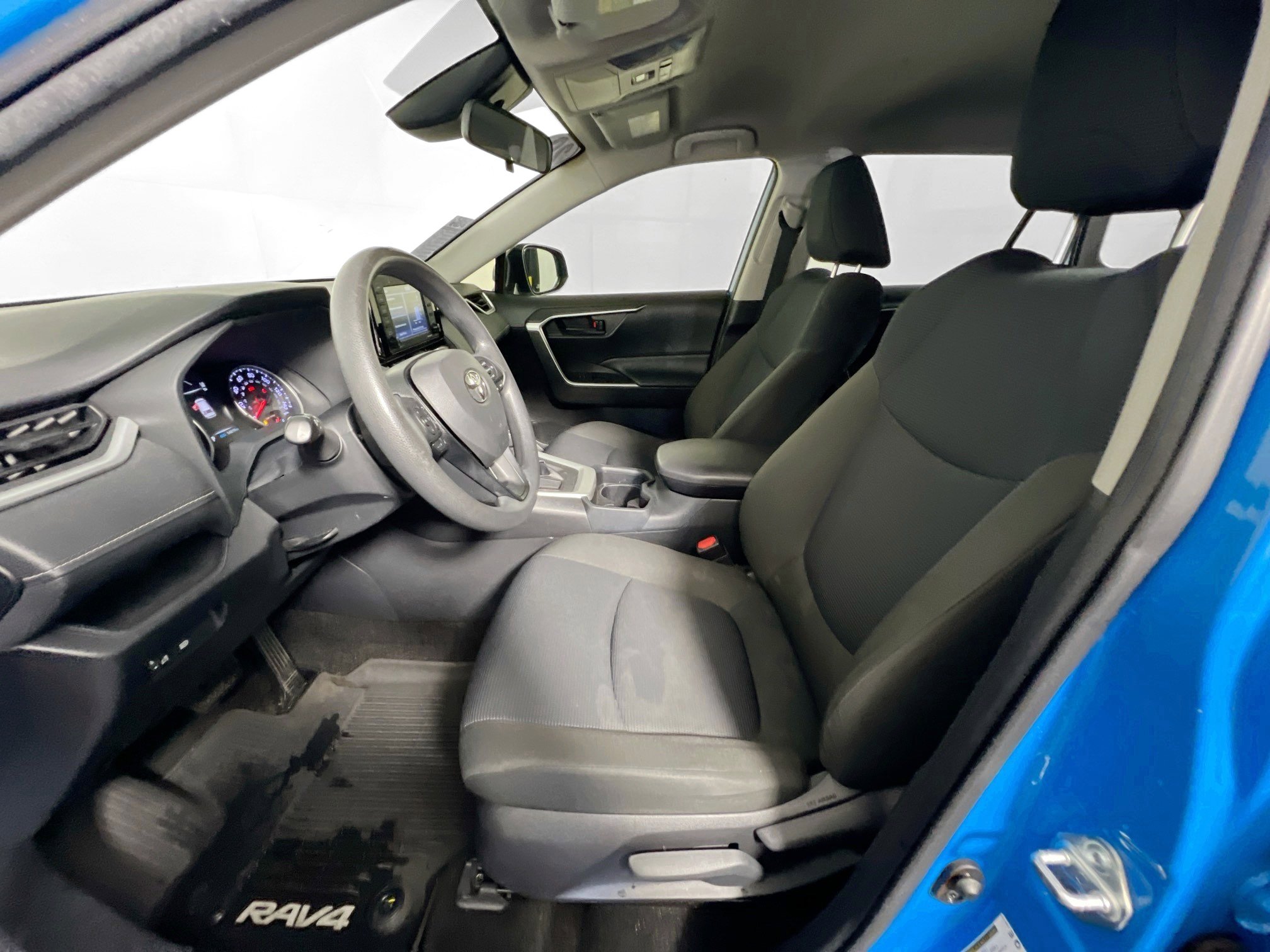 Used 2020 Toyota RAV4 LE image 14