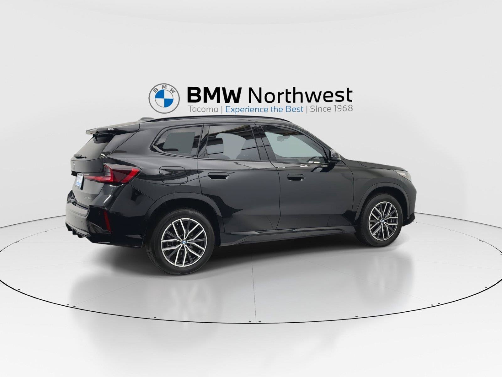 Used 2023 BMW X1 xDrive28i w/ M Sport Package AWD/4WD image 4