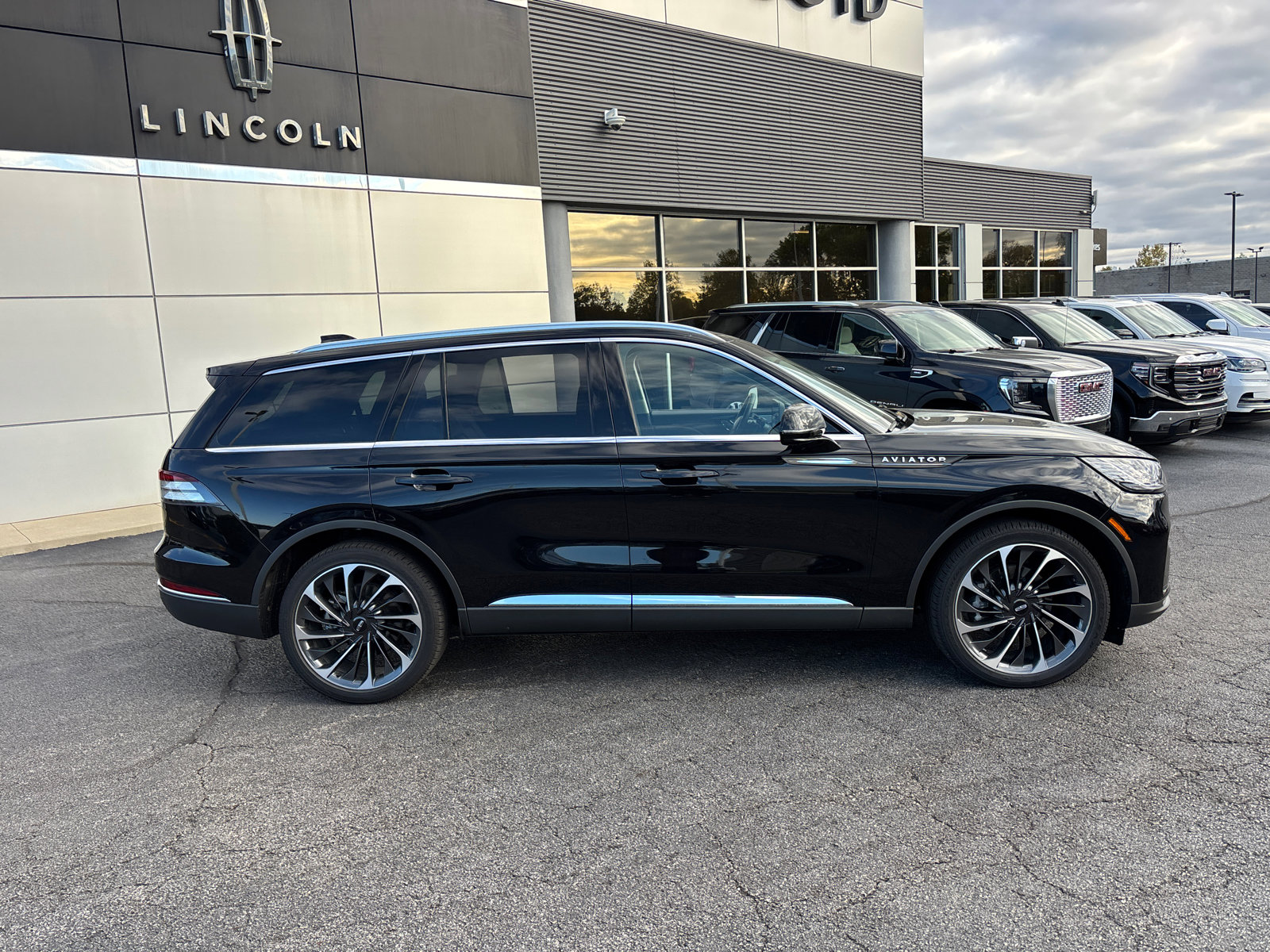 New 2025 Lincoln Aviator Reserve w/ Equipment Group 201A image 8