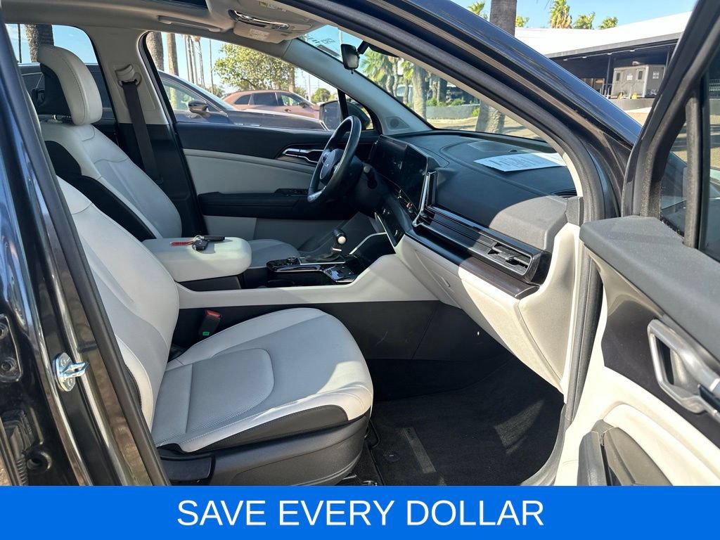 Used 2025 Kia Sportage EX w/ Premium Package FWD image 16