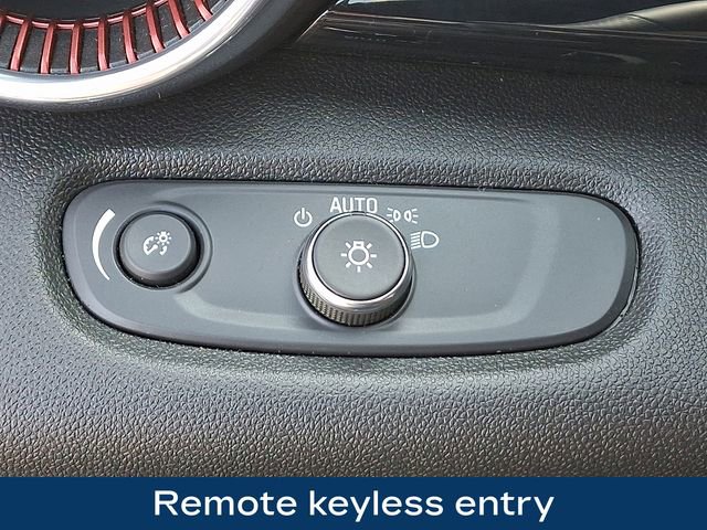 Used 2025 Chevrolet Trax RS w/ Sunroof Package image 9