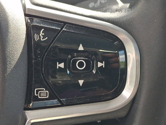 Used 2018 Volvo XC90 T6 Momentum w/ Momentum Plus Package AWD/4WD image 26