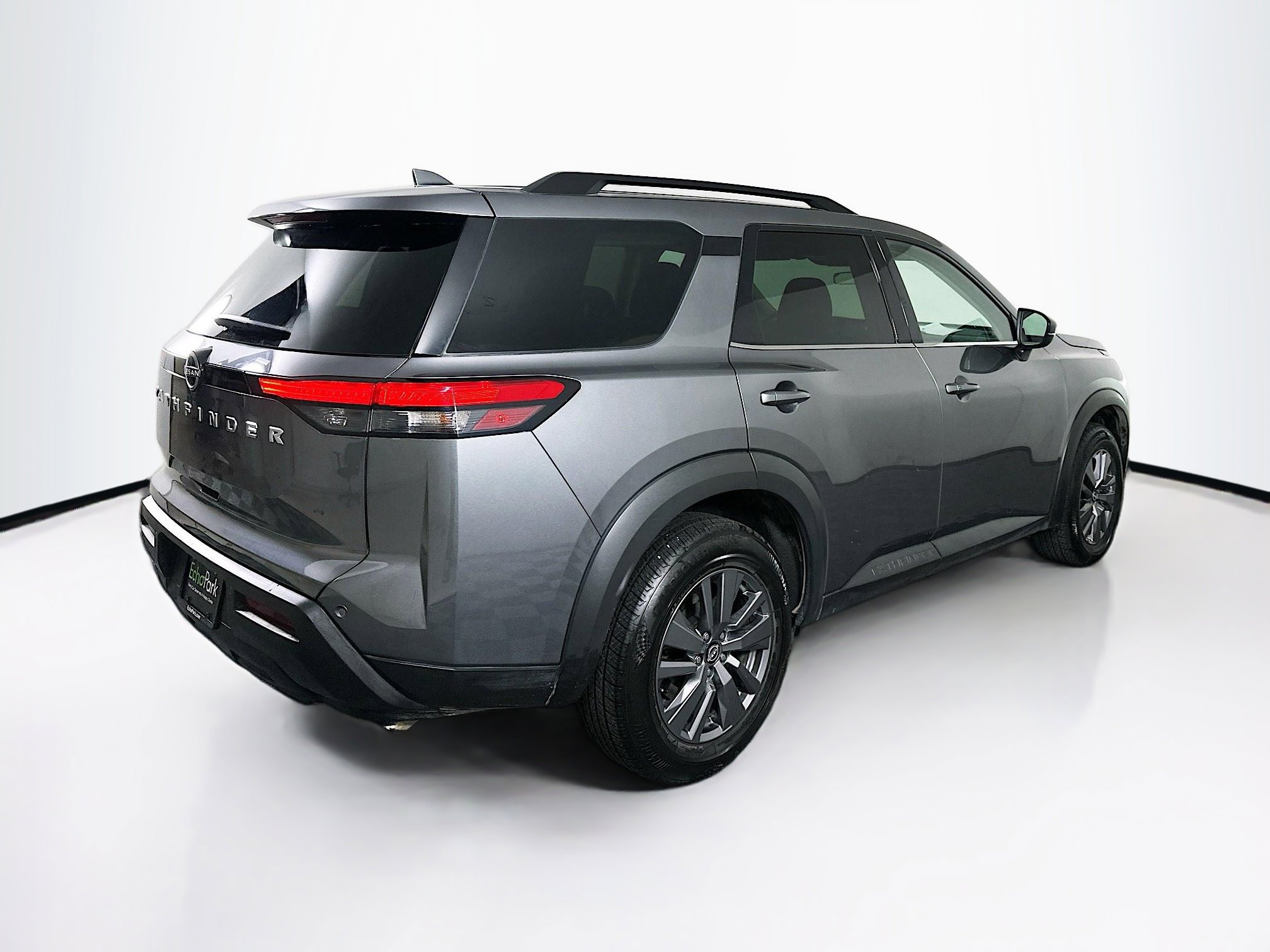 Used 2025 Nissan Pathfinder SV image 9