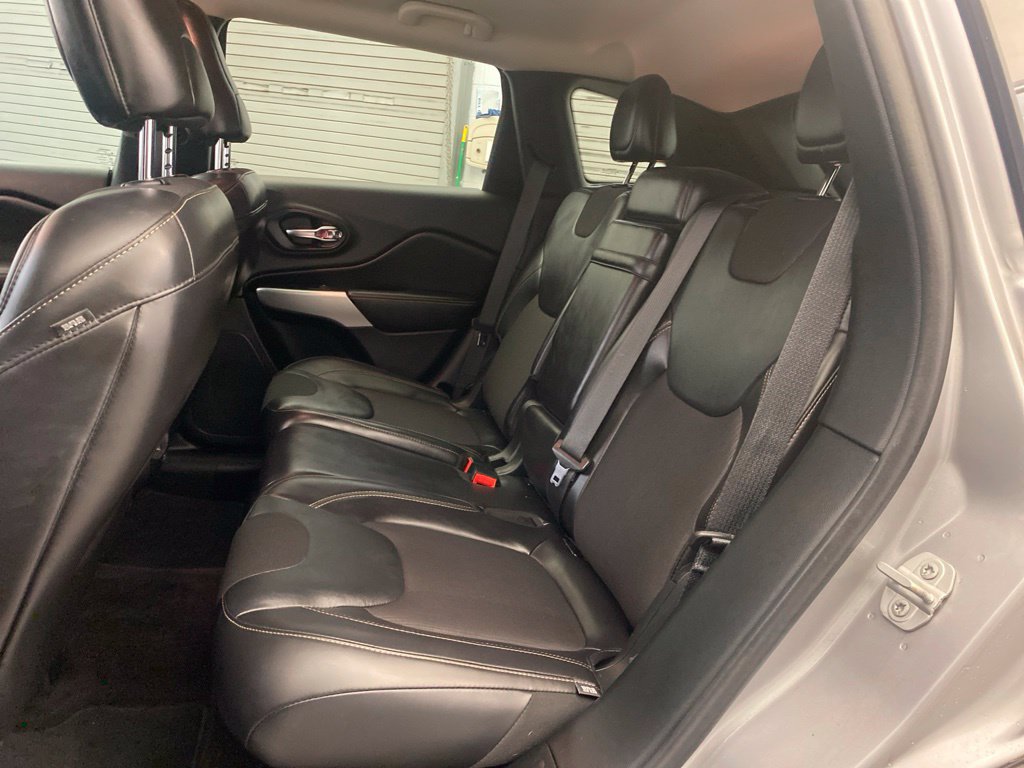 Used 2018 Jeep Cherokee Latitude Plus w/ Trailer Tow Group AWD/4WD image 22