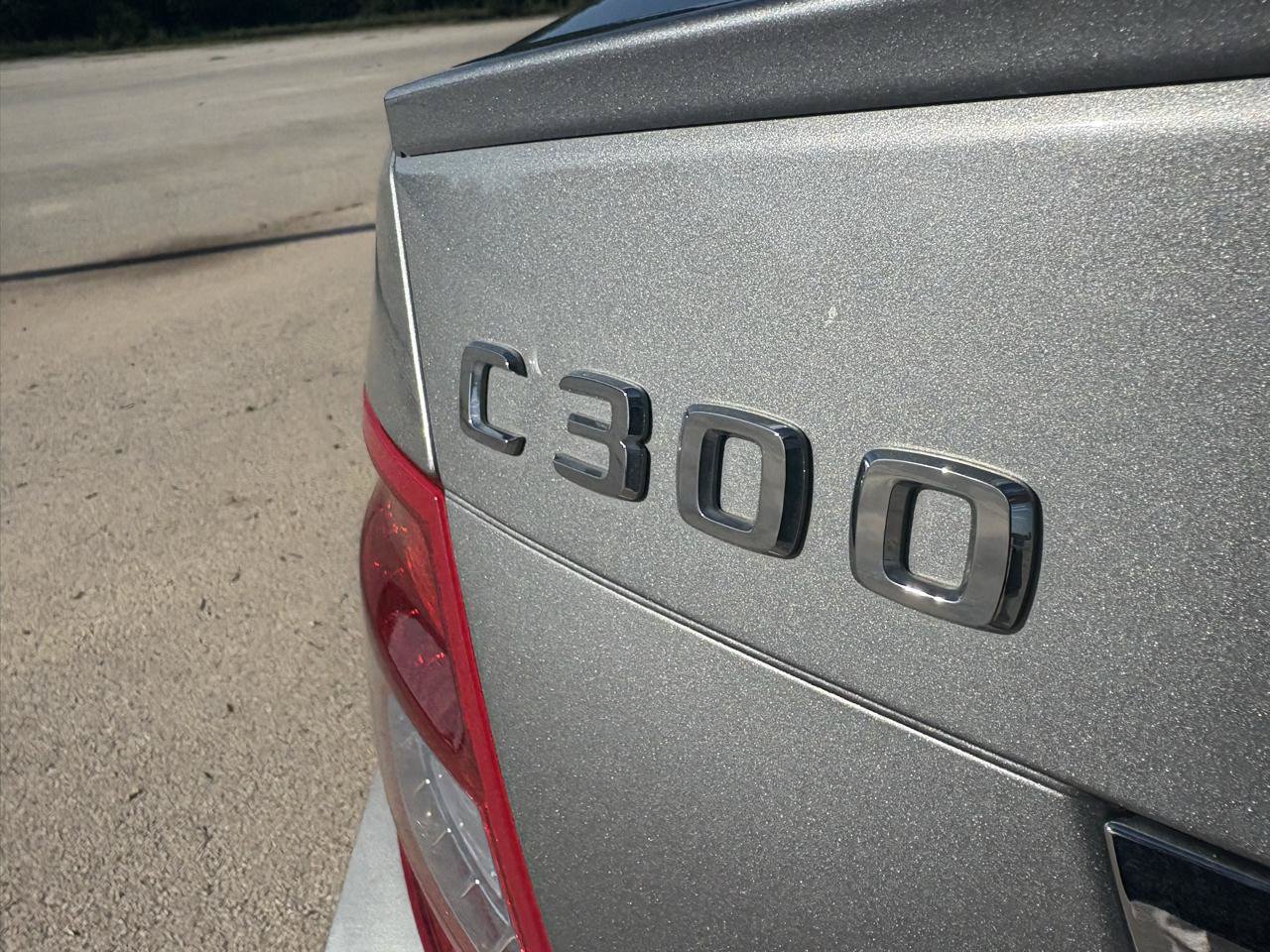 Used 2010 Mercedes-Benz C 300 Sedan image 14