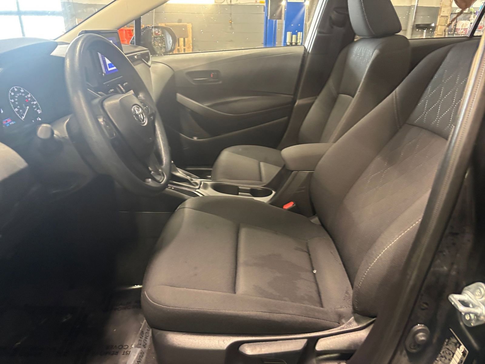 Used 2025 Toyota Corolla LE image 35