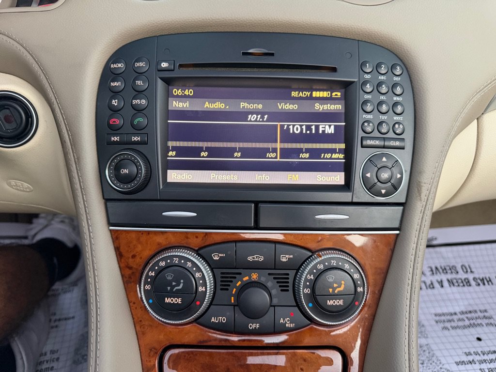 Used 2011 Mercedes-Benz SL 550 image 16