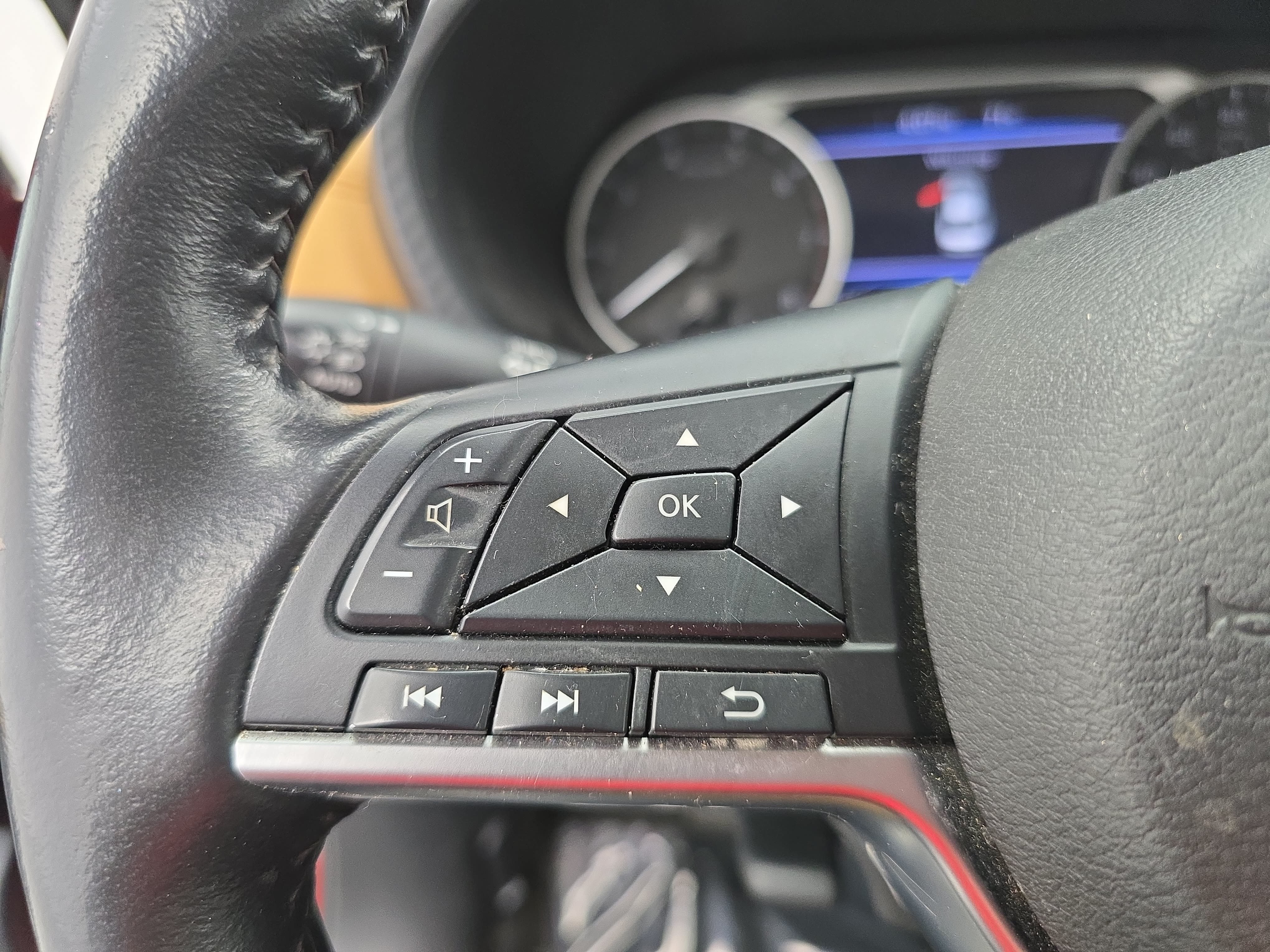 Used 2024 Nissan Sentra SV w/ SV Premium Package FWD image 16