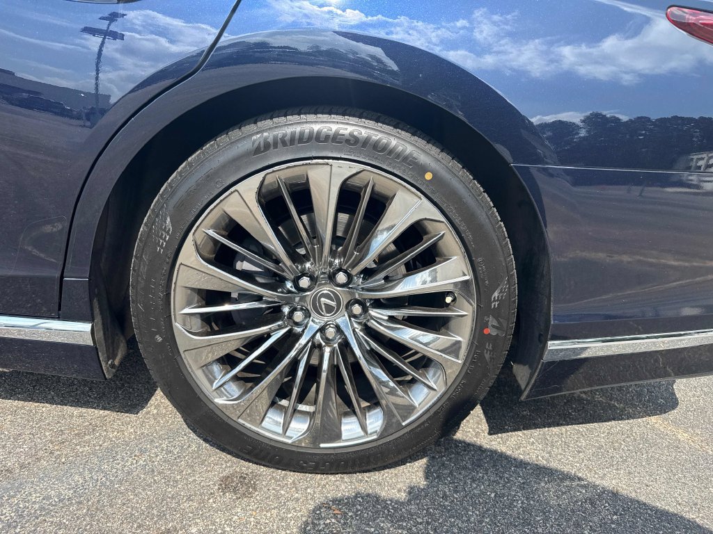 Used 2022 Lexus LS 500 w/ Interior Upgrade Package RWD image 33