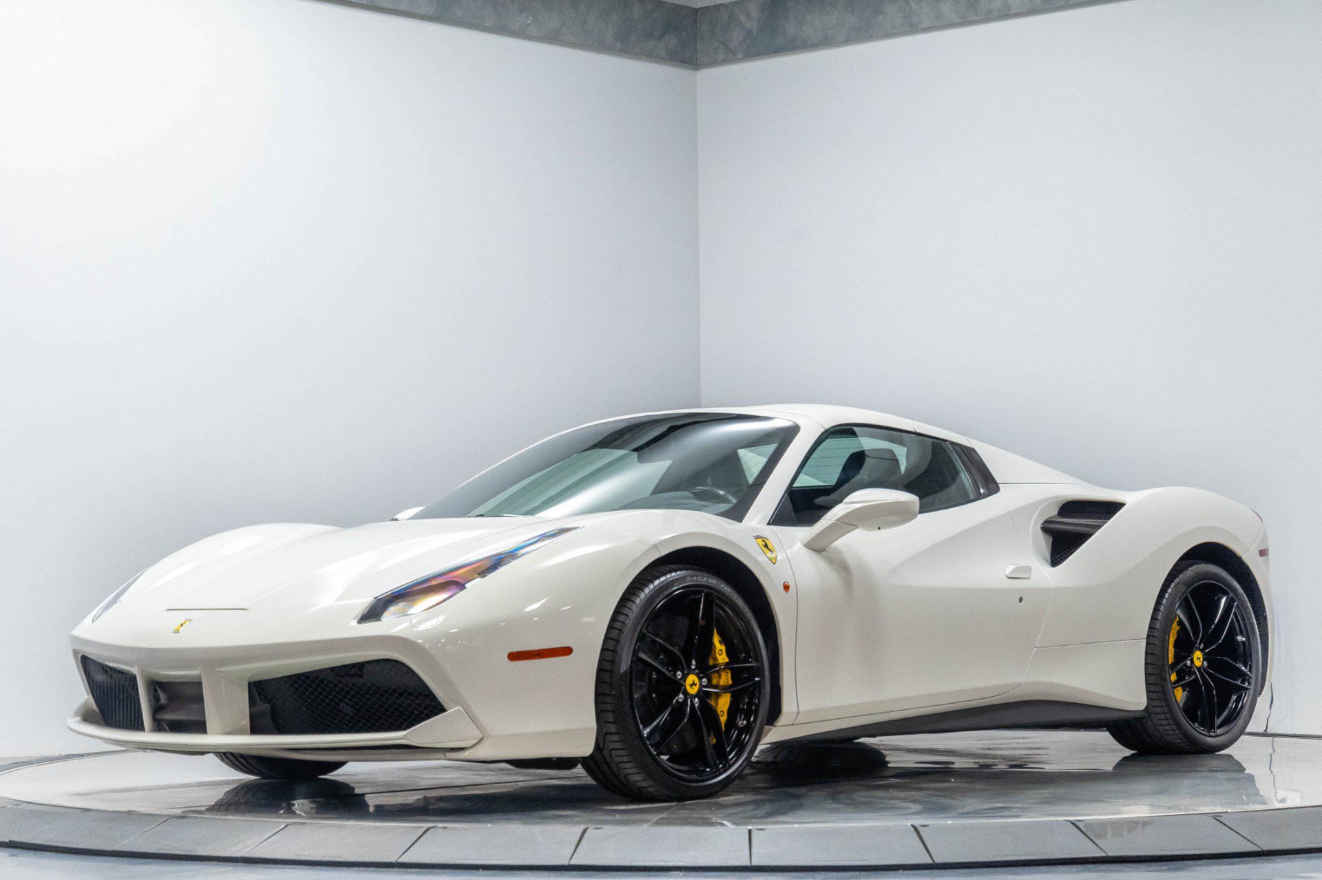 Used 2016 Ferrari 488 Spider RWD image 3