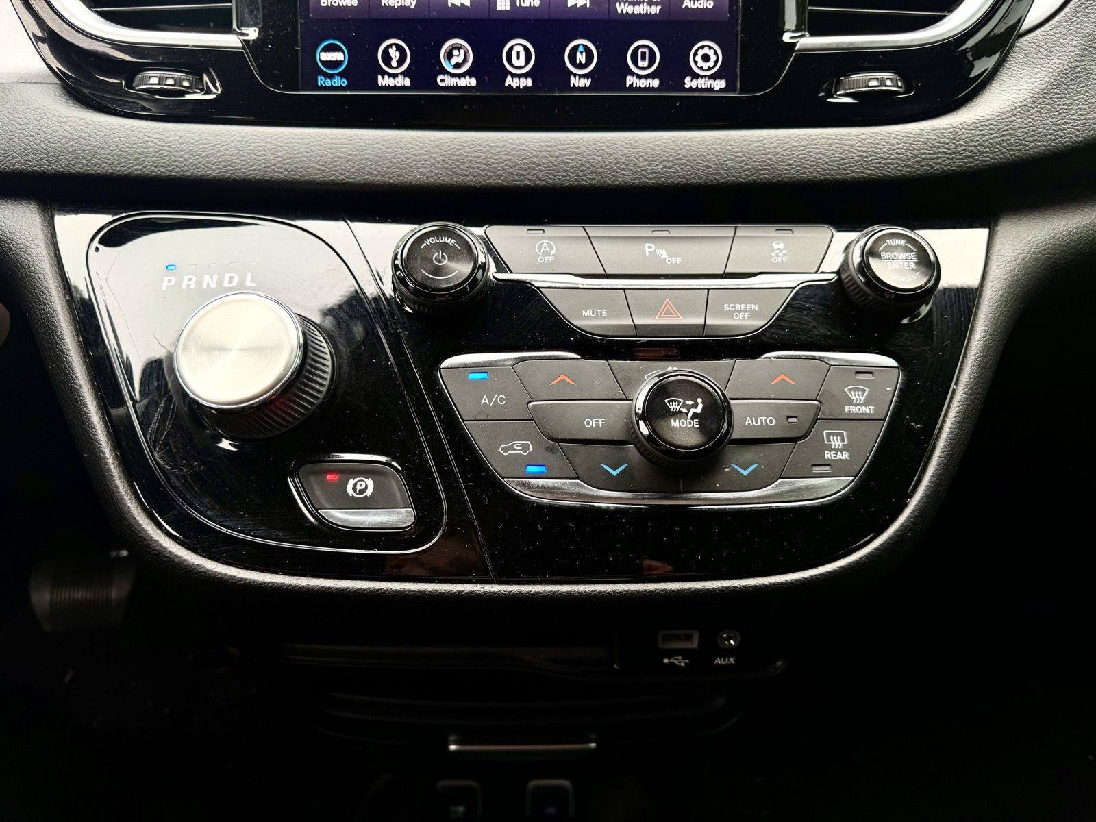 Used 2019 Chrysler Pacifica Touring Plus w/ S Appearance Package FWD image 9