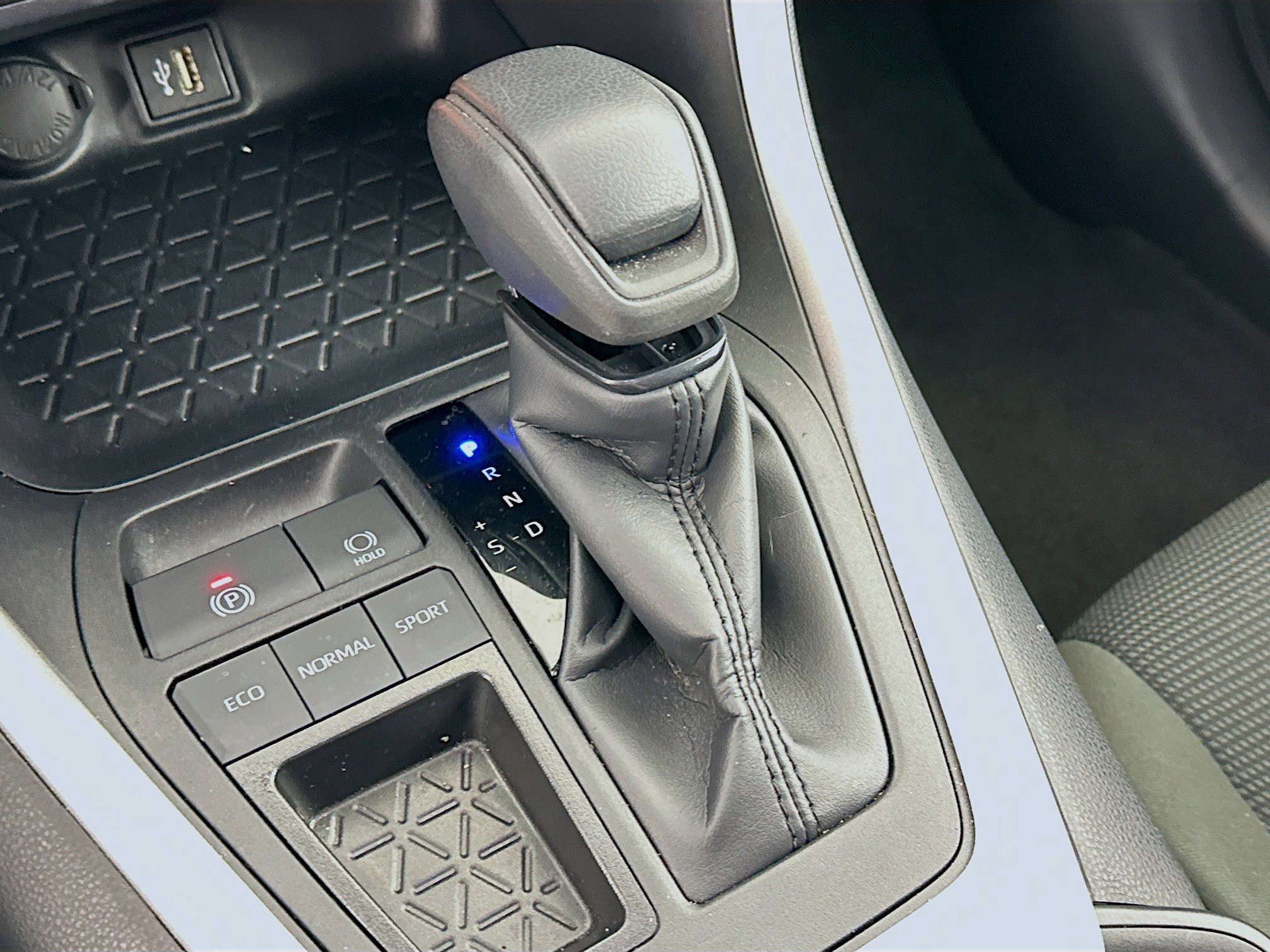 Used 2025 Toyota RAV4 LE image 24