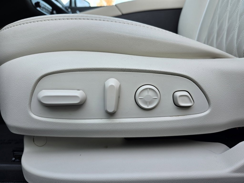 Used 2022 Buick Enclave Avenir w/ Avenir Technology Package image 24