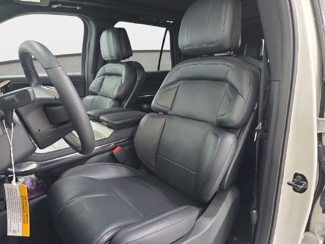 New 2027 Lincoln Navigator Reserve w/ Jet Appearance Package AWD/4WD image 12