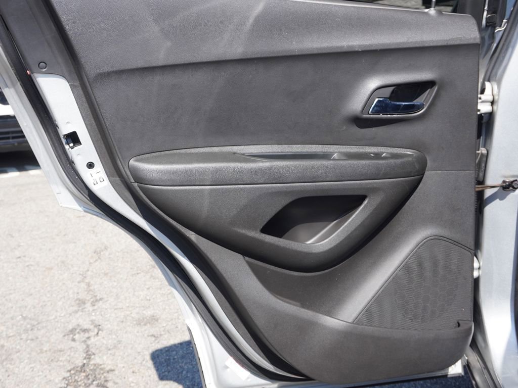 Used 2017 Chevrolet Trax LT w/ Sun & Sound Package FWD image 20