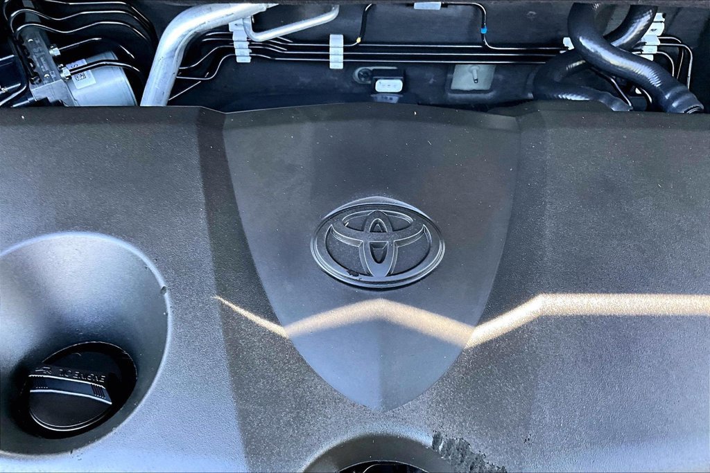 Used 2025 Toyota RAV4 XLE w/ Convenience Package FWD image 31