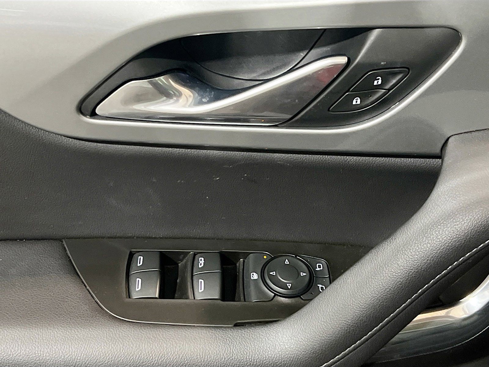 Used 2019 Chevrolet Blazer LT w/ Sun and Wheels Package image 14