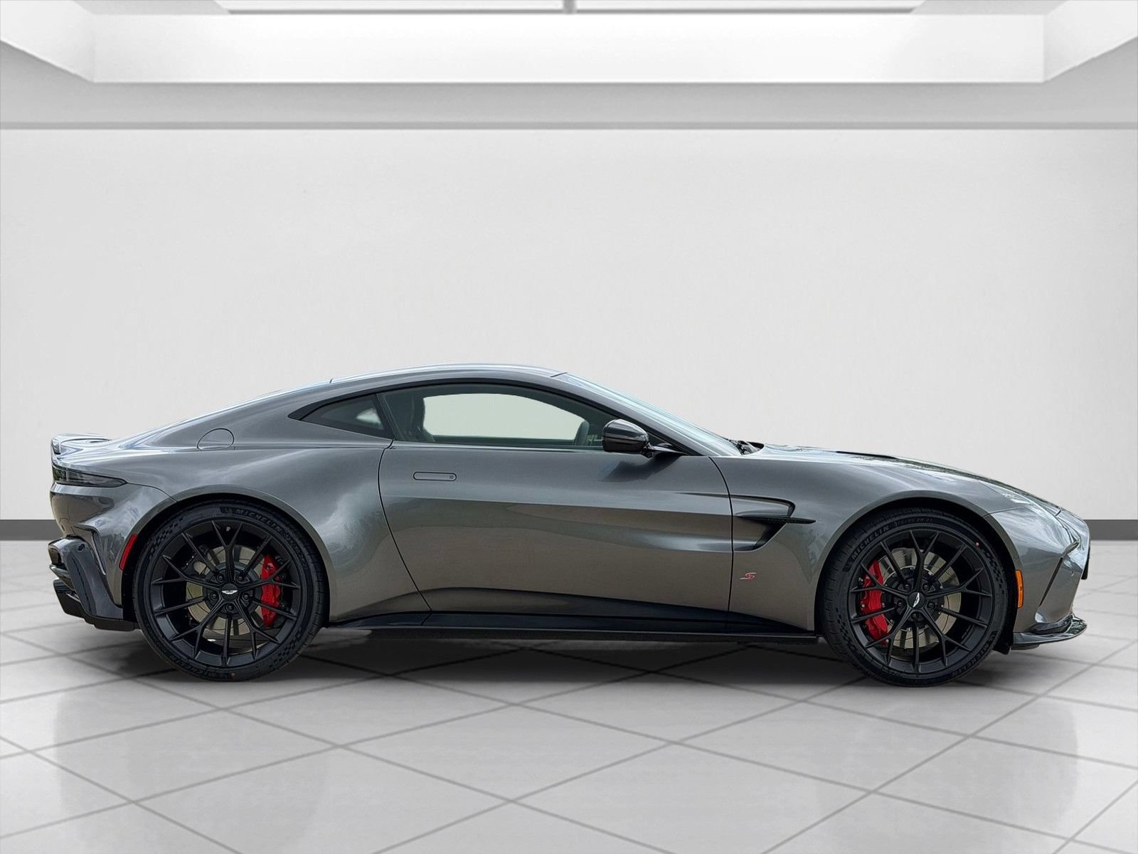 New 2026 Aston Martin V8 Vantage S RWD image 9