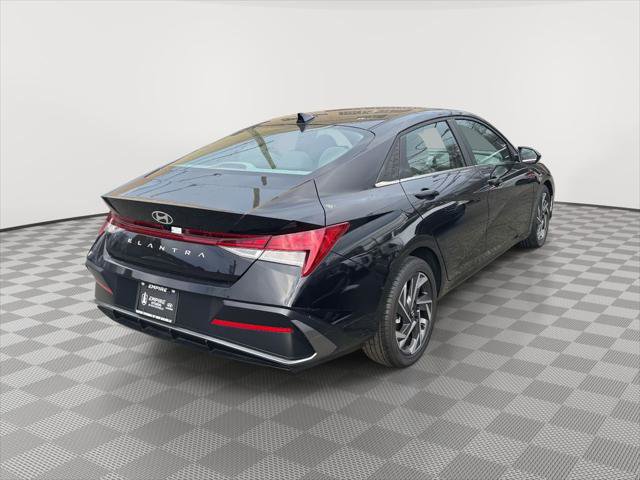 Used 2025 Hyundai Elantra SEL image 6