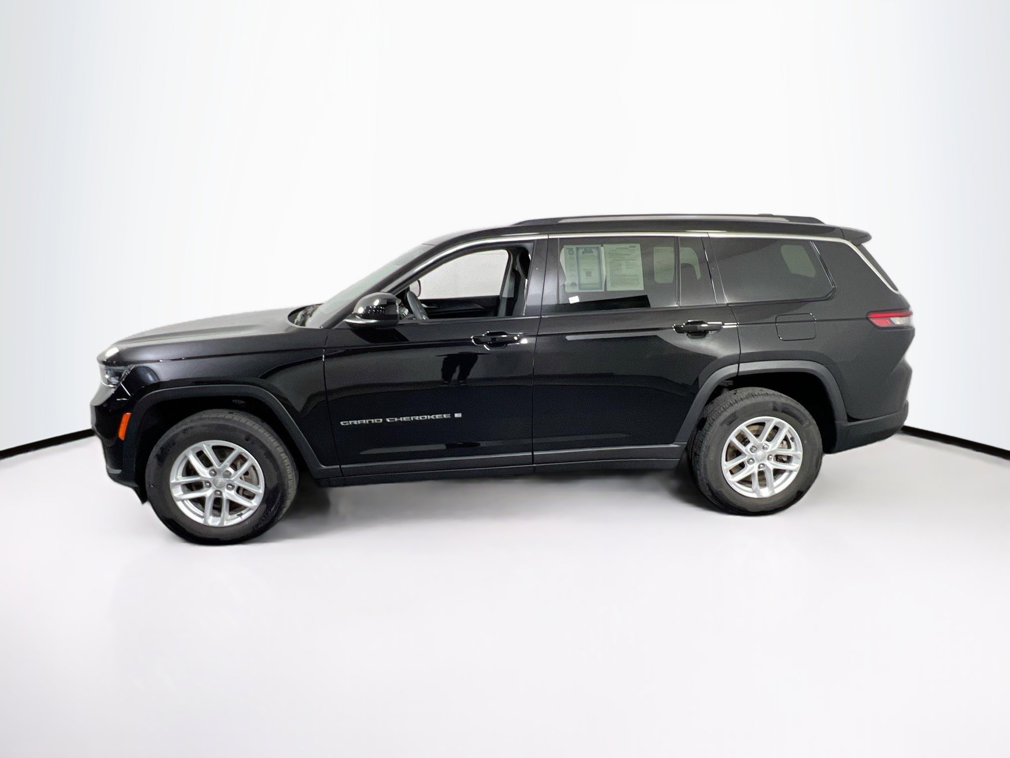 Used 2023 Jeep Grand Cherokee L Laredo AWD/4WD image 8