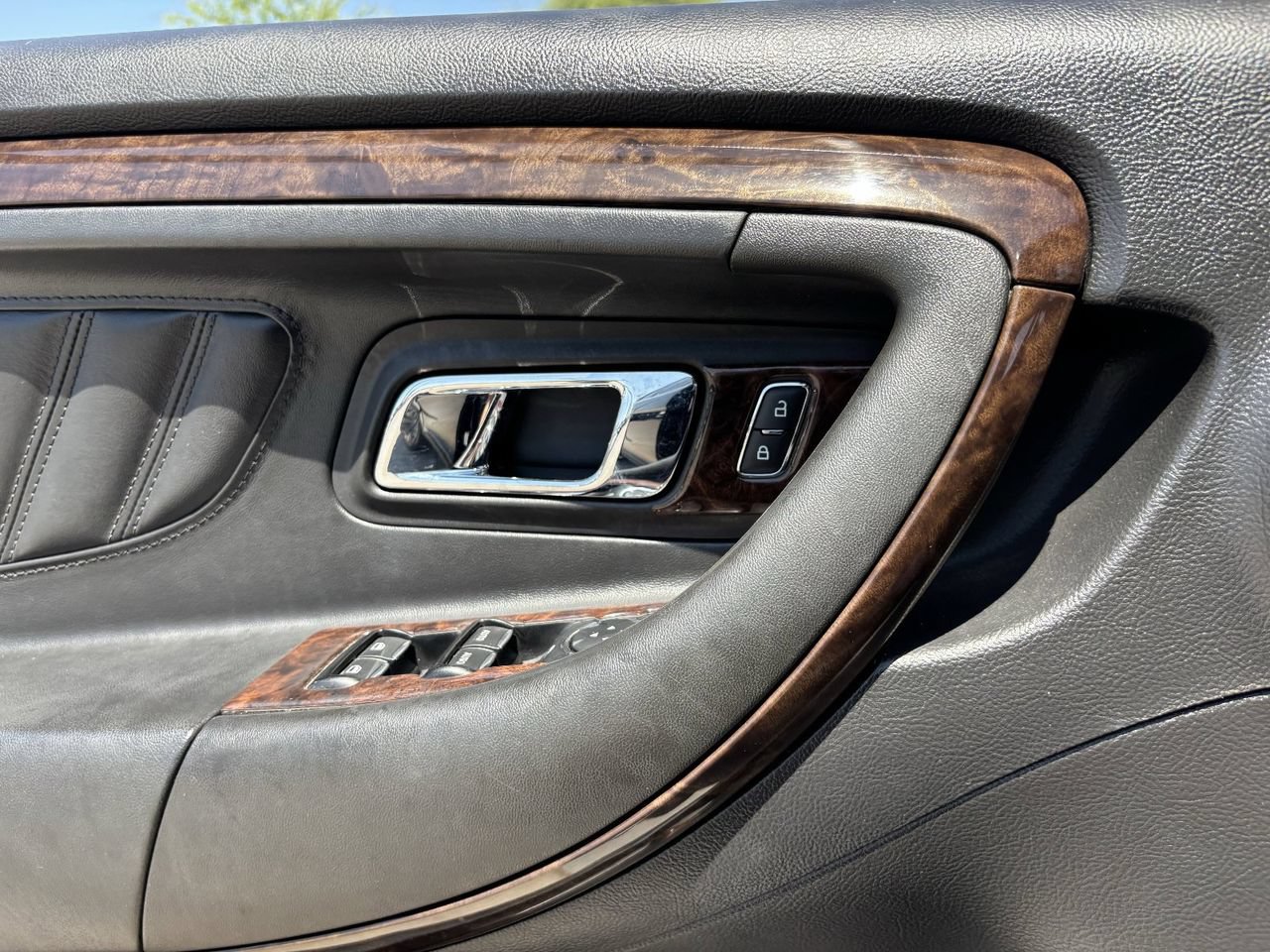 Used 2019 Ford Taurus Limited FWD image 20