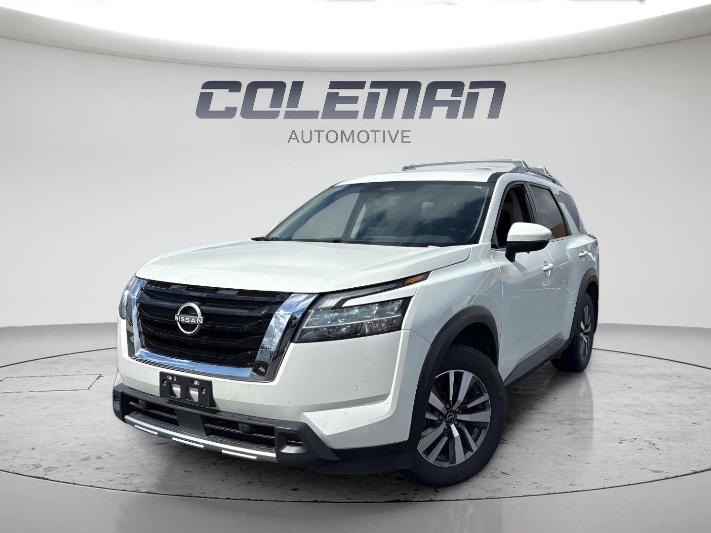 Used 2024 Nissan Pathfinder SL FWD image 1
