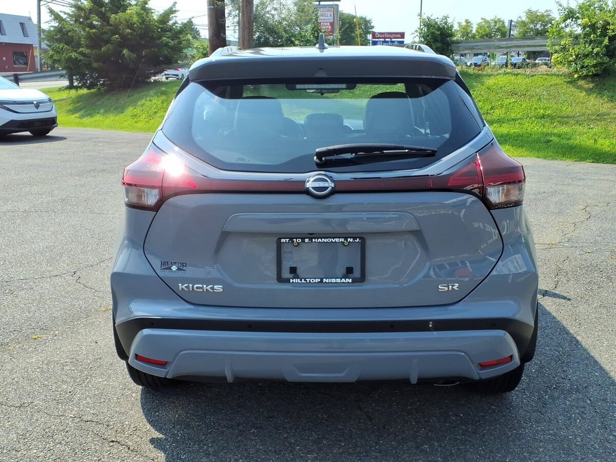 Used 2024 Nissan Kicks SR w/ SR Premium Package FWD image 6