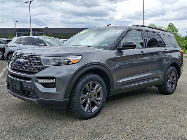Used 2024 Ford Explorer XLT w/ Equipment Group 202A AWD/4WD image 3