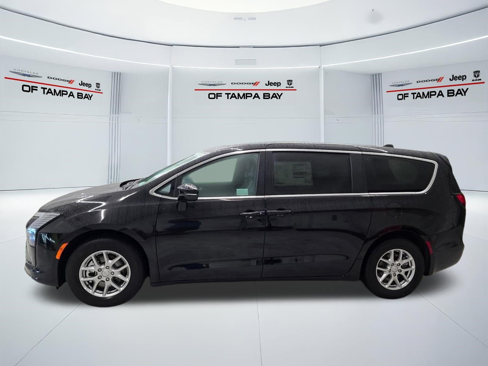 New 2027 Chrysler Pacifica Select FWD image 3