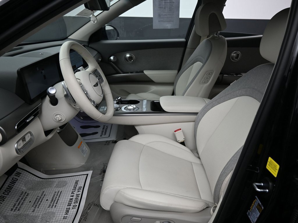 Used 2025 Genesis GV60 RWD image 27