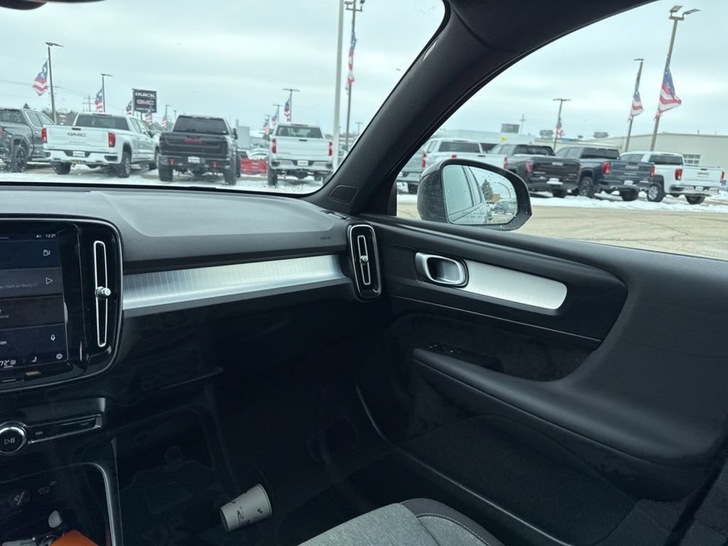 Used 2024 Volvo XC40 B5 Core AWD/4WD image 40