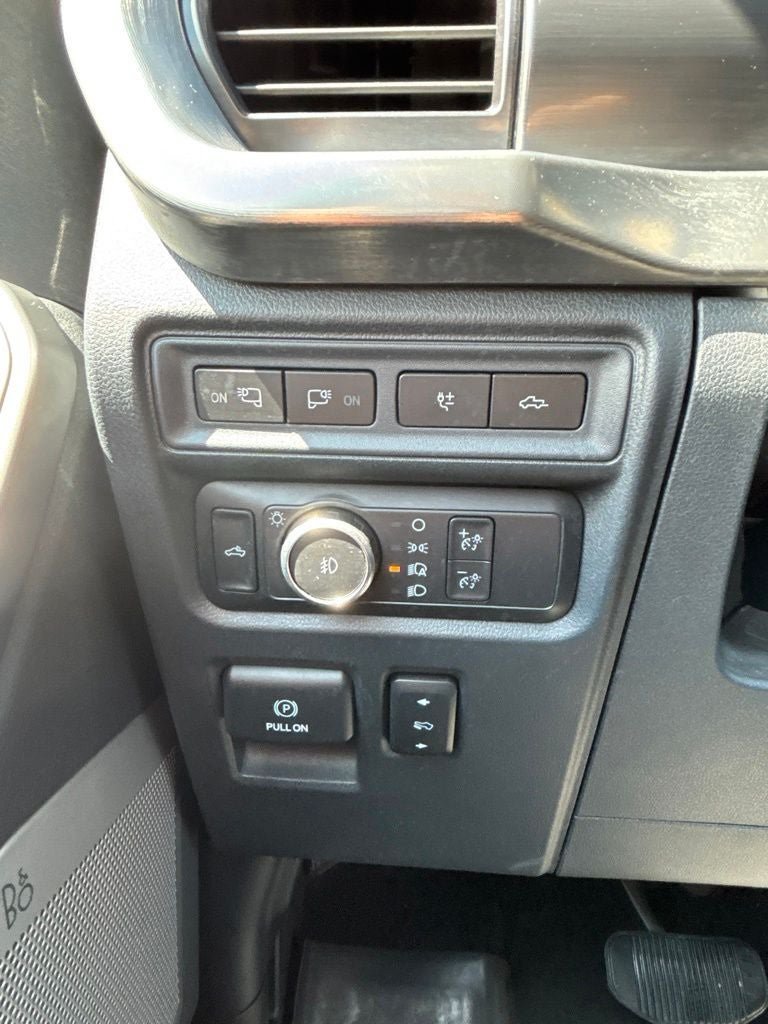 Used 2022 Ford F150 Lariat w/ FX4 Off-Road Package AWD/4WD image 16