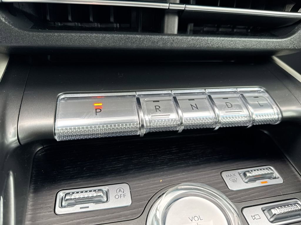 Used 2024 Lincoln Nautilus Reserve image 18