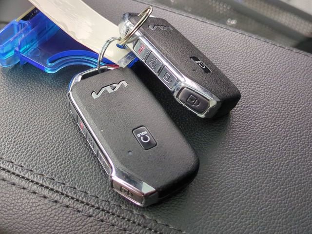 Used 2025 Kia Sportage EX w/ Premium Package image 31