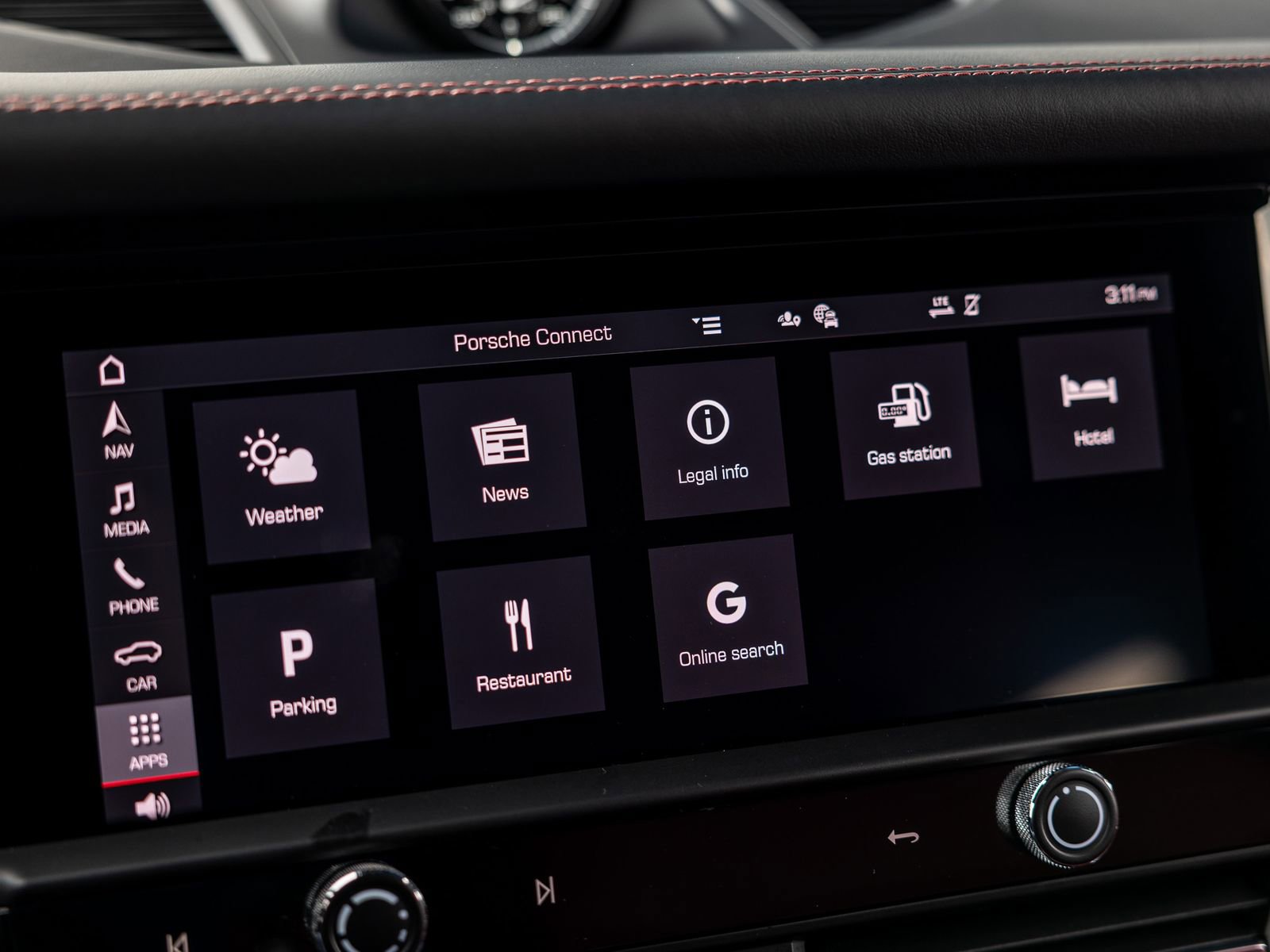 Certified 2025 Porsche Macan AWD/4WD image 55