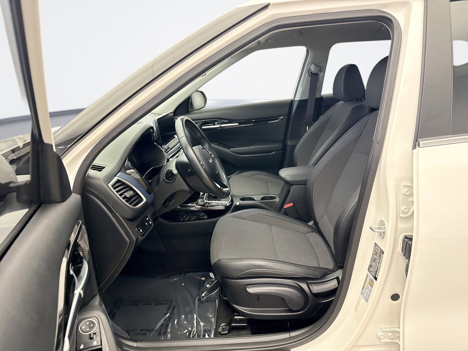 Used 2022 Kia Seltos Nightfall Edition image 10