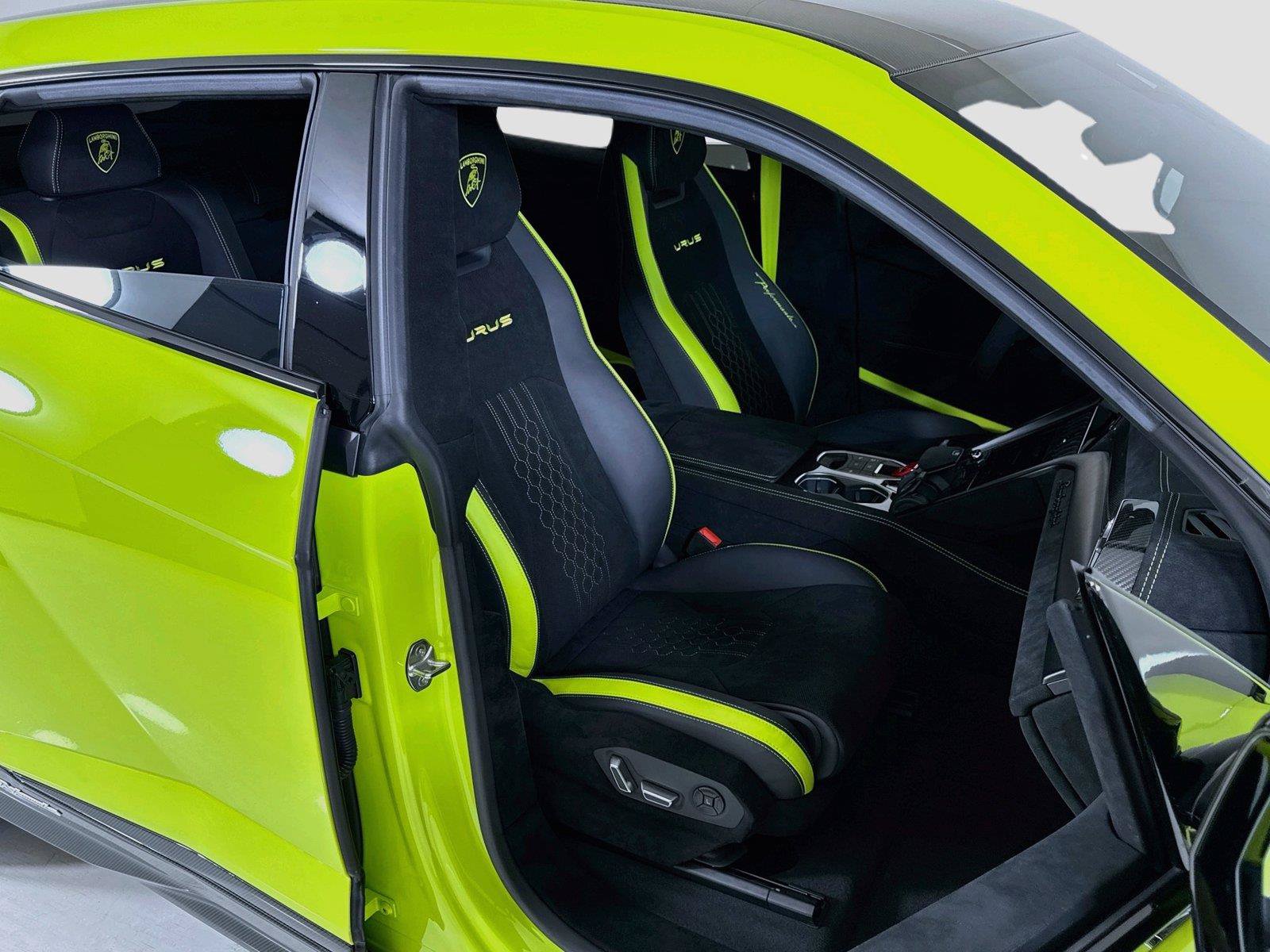Used 2024 Lamborghini Urus Performante AWD/4WD image 30