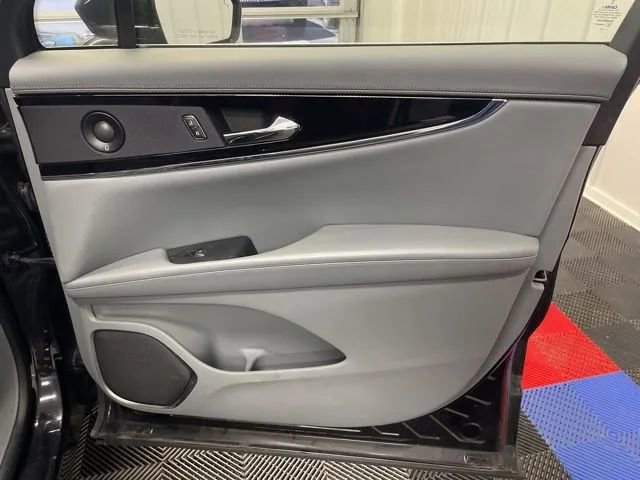 Used 2022 Lincoln Nautilus Reserve image 21