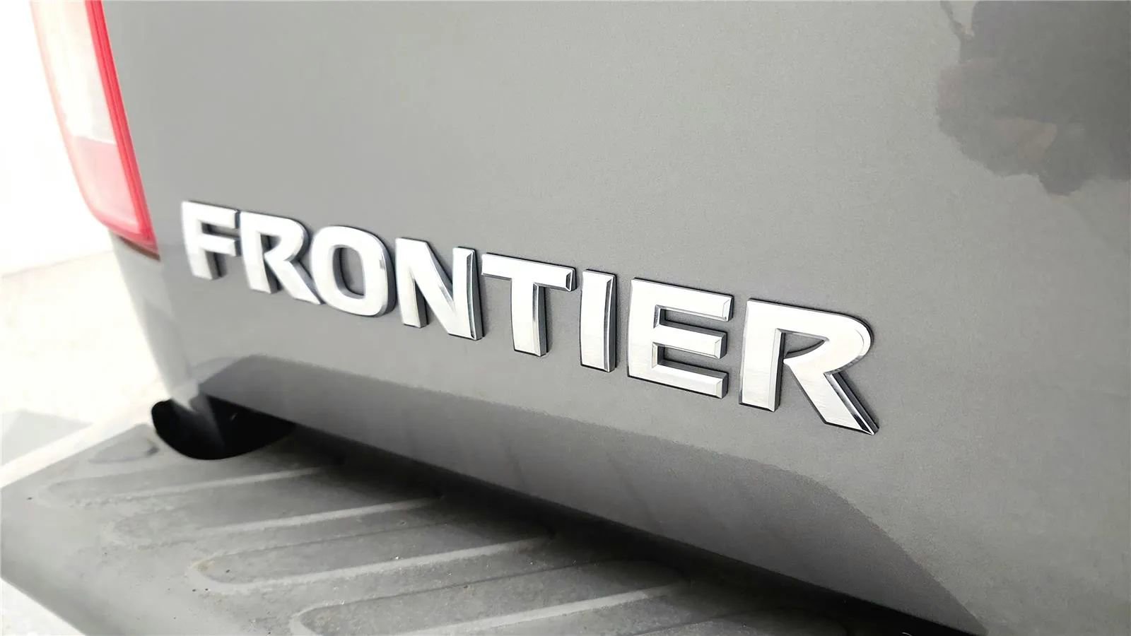 Used 2018 Nissan Frontier SV image 16