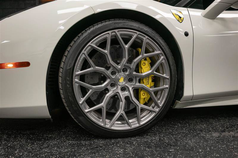 Used 2018 Ferrari 488 GTB RWD image 8