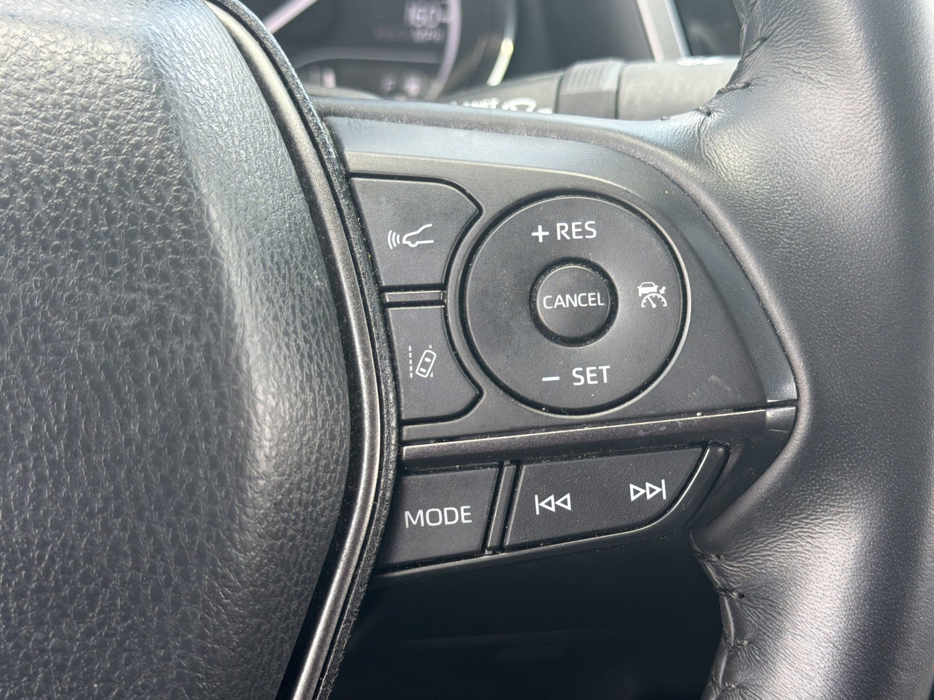 Used 2024 Toyota Camry SE w/ Convenience Package image 9