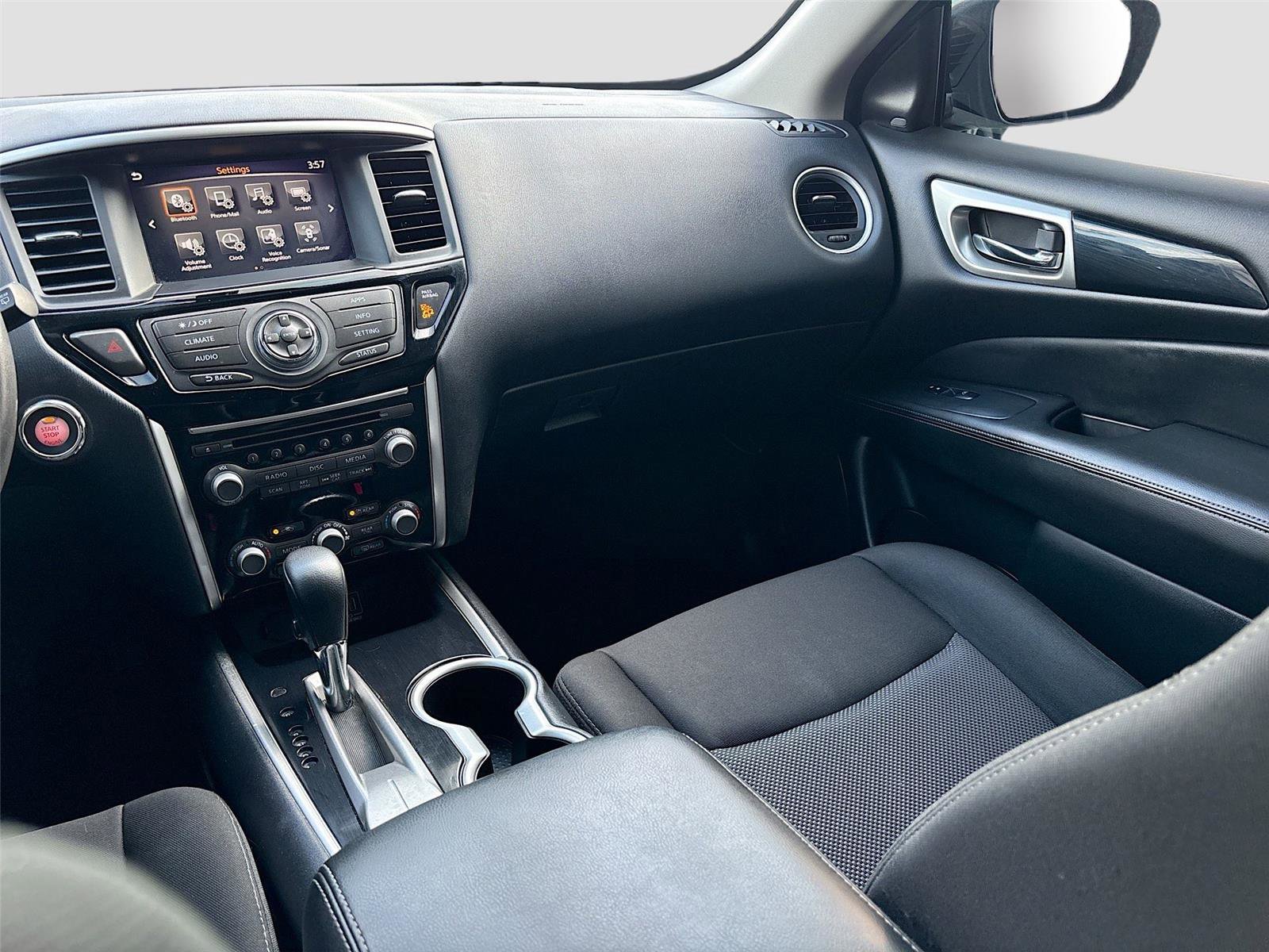 Used 2020 Nissan Pathfinder SV image 23