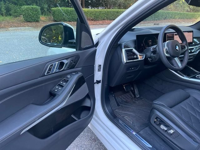 Used 2026 BMW X5 xDrive40i w/ M Sport Package AWD/4WD image 4