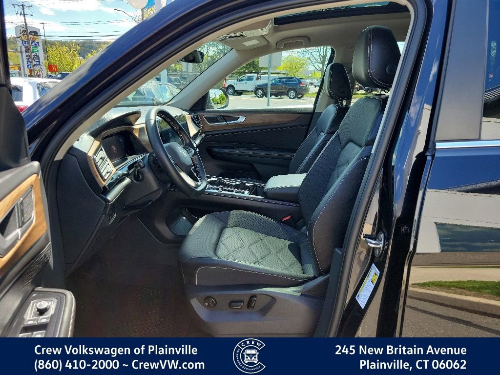 Used 2024 Volkswagen Atlas SE AWD/4WD image 14