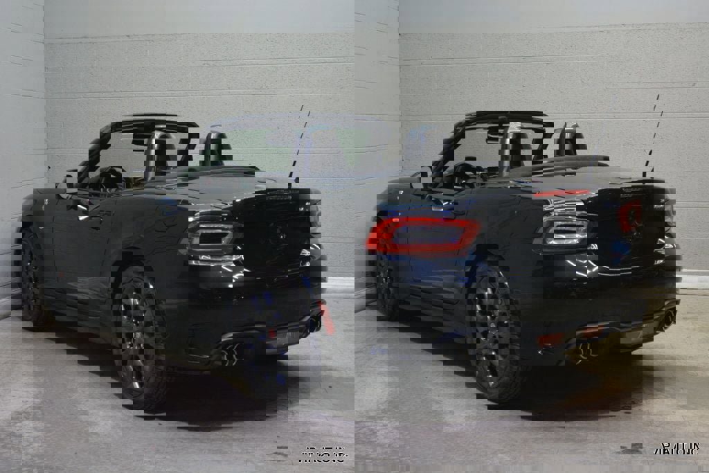 Used 2017 FIAT 124 Spider Abarth RWD image 7