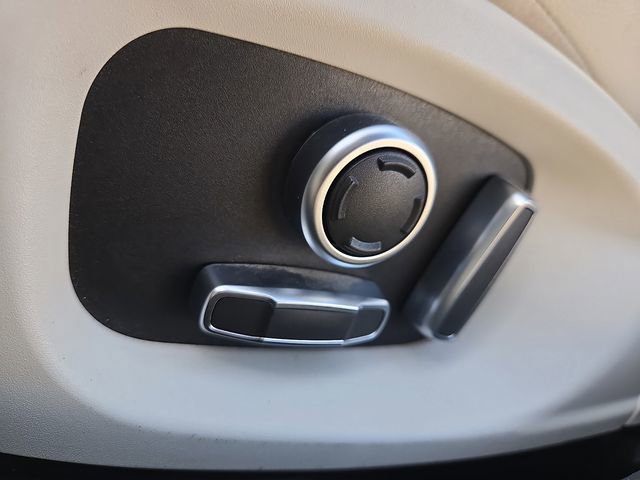 Used 2020 Jaguar XE S image 23