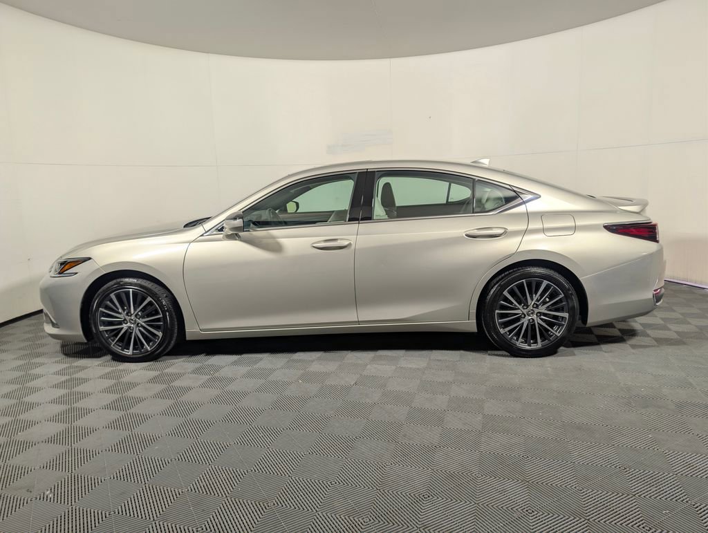 Used 2023 Lexus ES 300h w/ Premium Package image 4